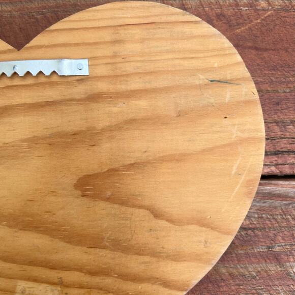 Vintage 80s Wooden Heart Wall Plaque “Home Is Where You Hang Your Heart” Sign - Picture 14 of 15